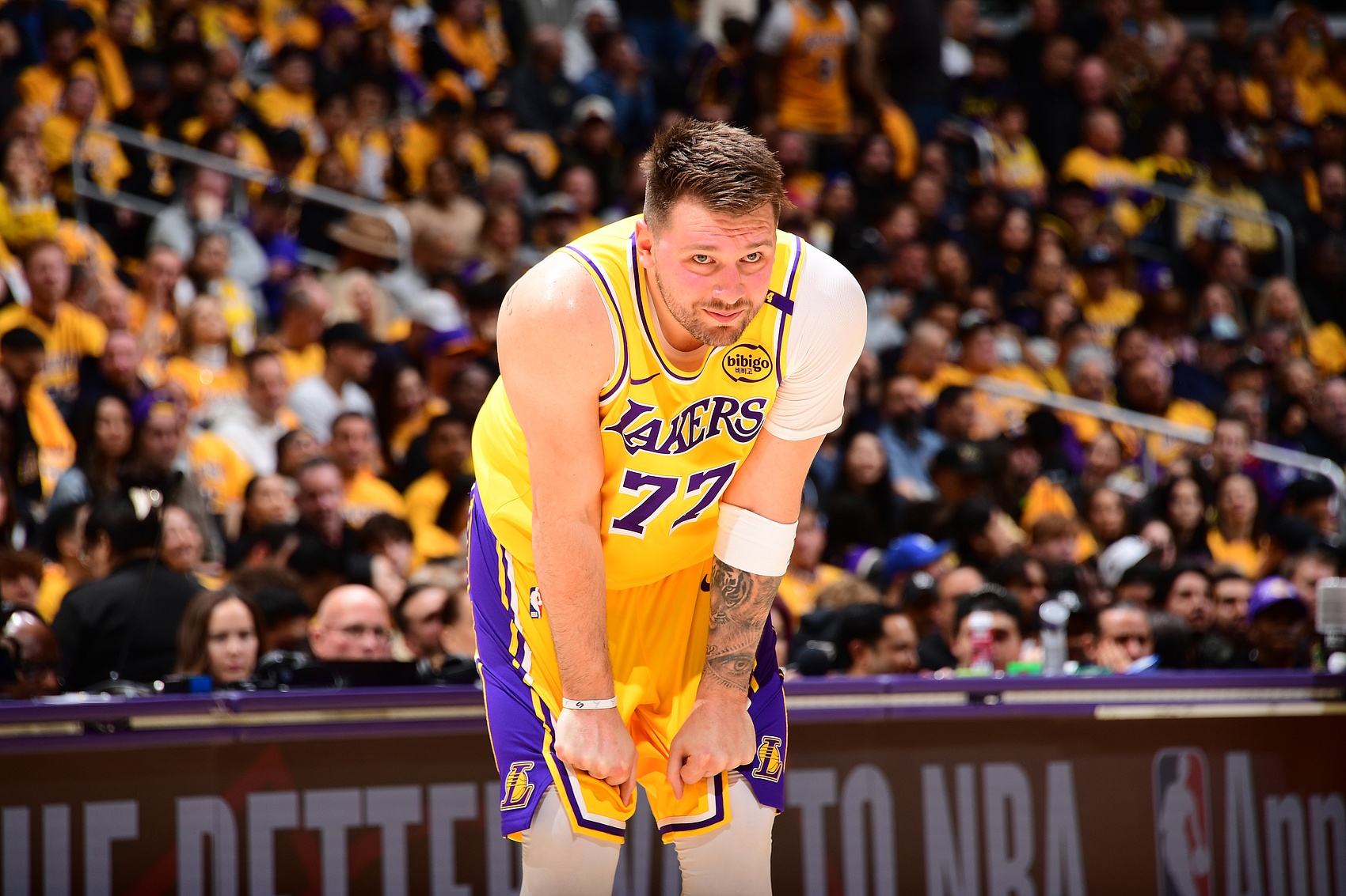 开云体育-东契奇重返赛场，持续失利首场状态出色，DWG观众沸腾！热度持续攀升-开云体育